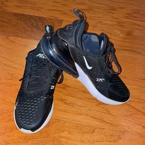 NEW CONDITION Nike Air Max 270 women’s size 8